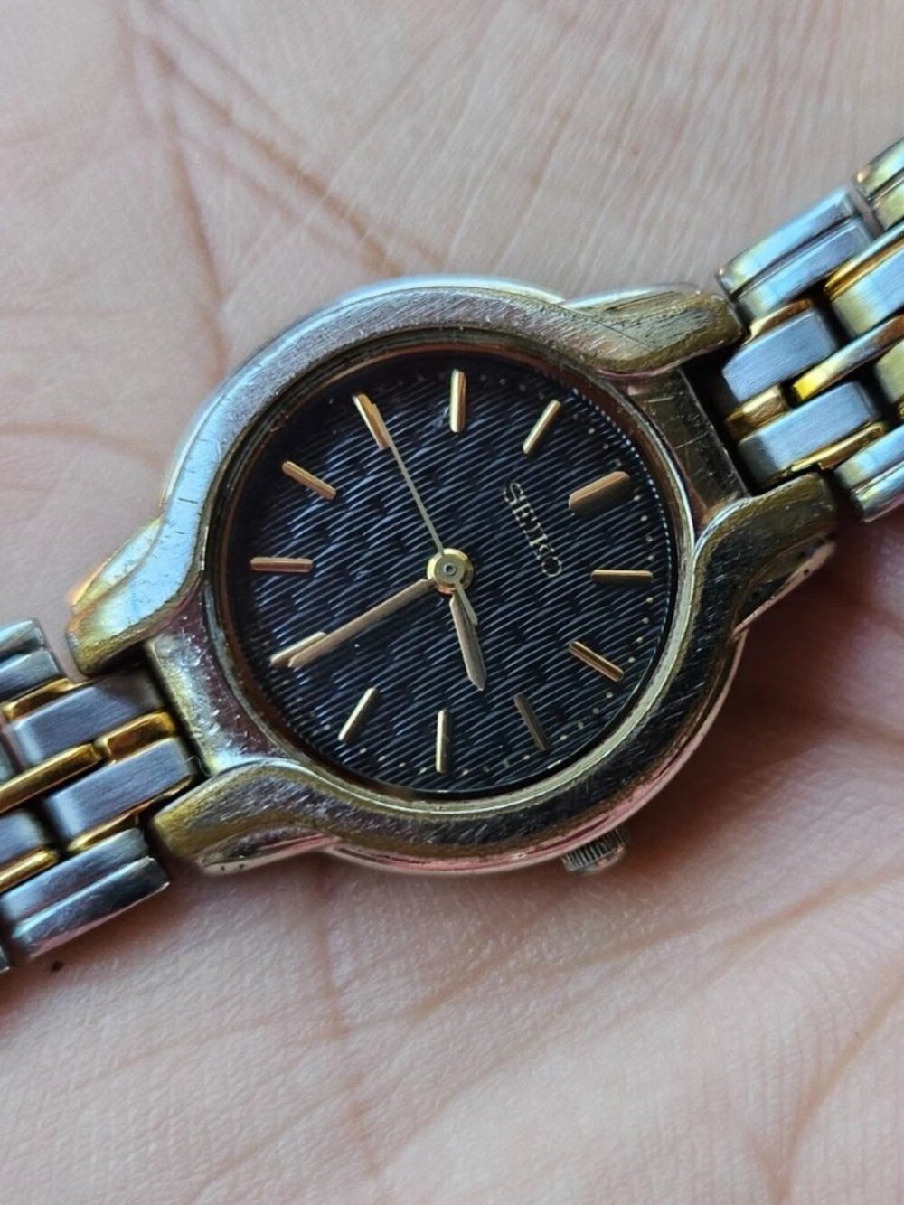 Vintage Seiko Ladies Wristwatch Gunmetal/Gold Tone Quartz Analog Wrist Watch - Picture 4 of 11
